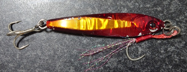 筆者の私物のビッグバッカージグ(赤金カラー)の写真