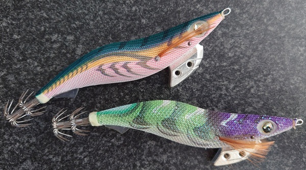 筆者私物のエギ王K。この記事でピックアップした２点。上が軍艦グリーンで、下がマッディキング。