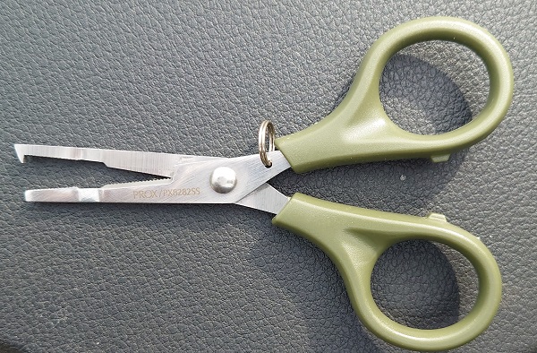 筆者の使っているスプリットリングプライヤーの写真