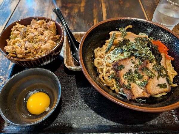 拉人のまぜそばと拉人丼